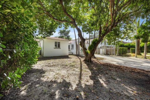 House in Miami, Florida 5 bedrooms № 2016579 - photo 2