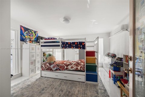 House in Miami, Florida 5 bedrooms № 2016579 - photo 13