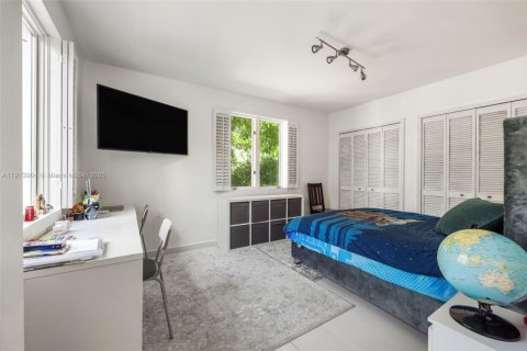 House in Miami, Florida 5 bedrooms № 2016579 - photo 14