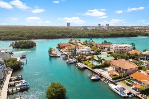Купить виллу или дом в Санни-Айлс-Бич, Флорида 6 спален, 452.53м2, № 1939007 - фото 11