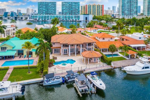 Купить виллу или дом в Санни-Айлс-Бич, Флорида 6 спален, 452.53м2, № 1939007 - фото 25