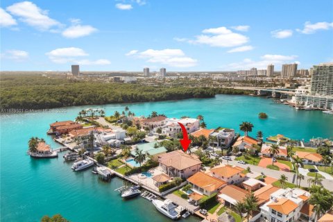 Купить виллу или дом в Санни-Айлс-Бич, Флорида 6 спален, 452.53м2, № 1939007 - фото 22