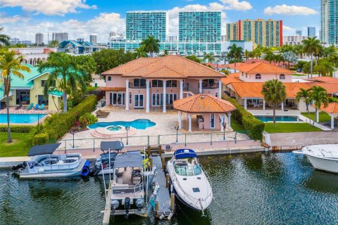 Купить виллу или дом в Санни-Айлс-Бич, Флорида 6 спален, 452.53м2, № 1939007 - фото 27