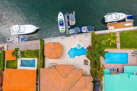 Купить виллу или дом в Санни-Айлс-Бич, Флорида 6 спален, 452.53м2, № 1939007 - фото 24