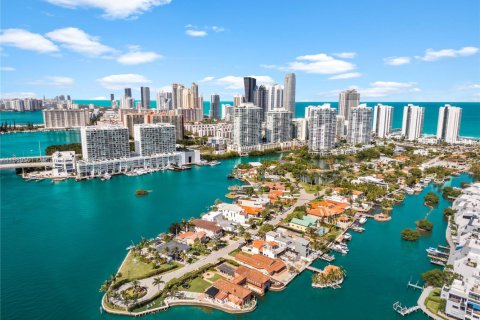 Купить виллу или дом в Санни-Айлс-Бич, Флорида 6 спален, 452.53м2, № 1939007 - фото 15