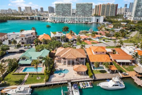 Купить виллу или дом в Санни-Айлс-Бич, Флорида 6 спален, 452.53м2, № 1939007 - фото 3