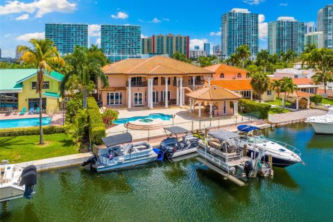 Купить виллу или дом в Санни-Айлс-Бич, Флорида 6 спален, 452.53м2, № 1939007 - фото 28