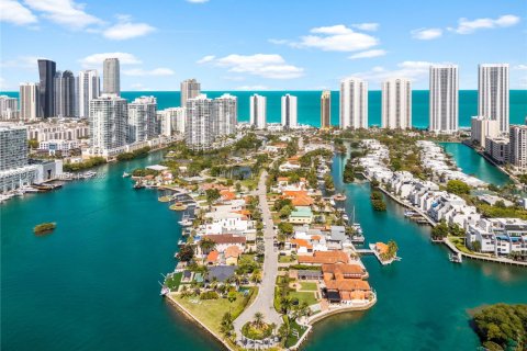 Купить виллу или дом в Санни-Айлс-Бич, Флорида 6 спален, 452.53м2, № 1939007 - фото 13