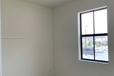 Adosado en alquiler en Hialeah, Florida, 3 dormitorios, 177.81 m2 № 1971678 - foto 6