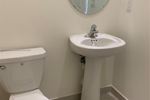 Adosado en alquiler en Hialeah, Florida, 3 dormitorios, 177.81 m2 № 1971678 - foto 9