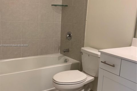 Adosado en alquiler en Hialeah, Florida, 3 dormitorios, 177.81 m2 № 1971678 - foto 7