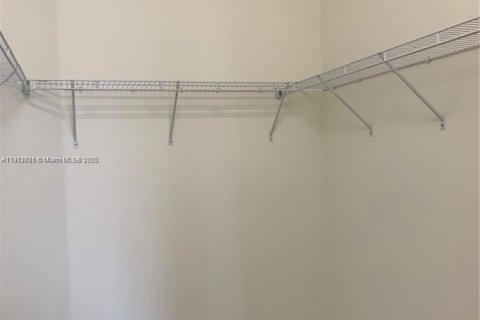 Adosado en alquiler en Hialeah, Florida, 3 dormitorios, 177.81 m2 № 1971678 - foto 12