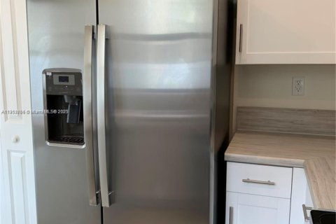 Adosado en alquiler en Hialeah, Florida, 3 dormitorios, 177.81 m2 № 1971678 - foto 5