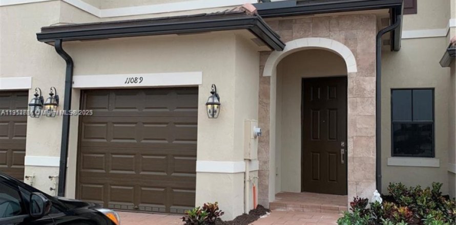 Adosado en Hialeah, Florida 3 dormitorios, 177.81 m2 № 1971678