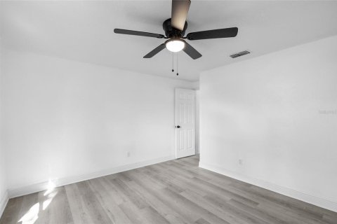 Casa en venta en New Port Richey, Florida, 4 dormitorios, 173.54 m2 № 1902590 - foto 23