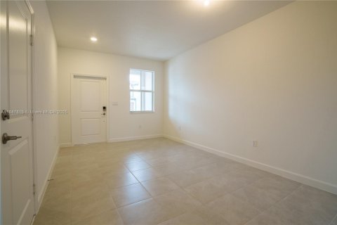 Touwnhouse à vendre à Miami, Floride: 4 chambres, 169.08 m2 № 1848381 - photo 8