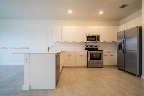Touwnhouse à vendre à Miami, Floride: 4 chambres, 169.08 m2 № 1848381 - photo 6