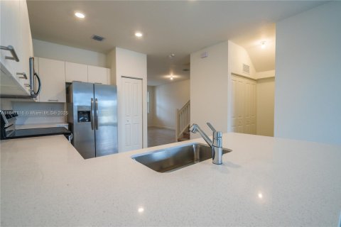 Touwnhouse à vendre à Miami, Floride: 4 chambres, 169.08 m2 № 1848381 - photo 7