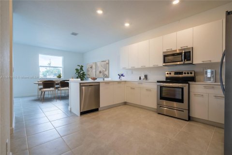 Touwnhouse à vendre à Miami, Floride: 4 chambres, 169.08 m2 № 1848381 - photo 5