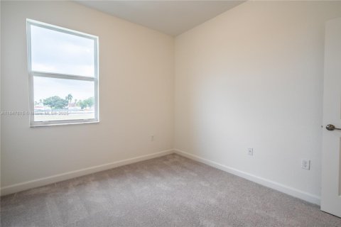 Touwnhouse à vendre à Miami, Floride: 4 chambres, 169.08 m2 № 1848381 - photo 18