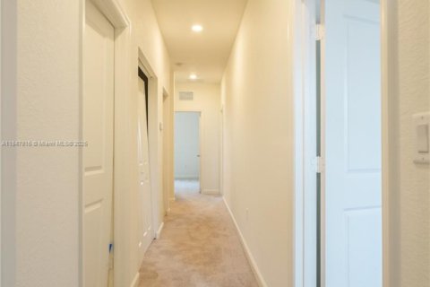 Touwnhouse à vendre à Miami, Floride: 4 chambres, 169.08 m2 № 1848381 - photo 16