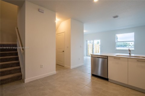 Touwnhouse à vendre à Miami, Floride: 4 chambres, 169.08 m2 № 1848381 - photo 12