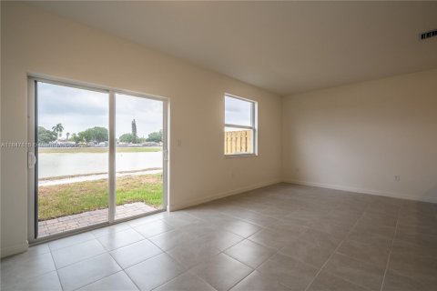 Touwnhouse à vendre à Miami, Floride: 4 chambres, 169.08 m2 № 1848381 - photo 13