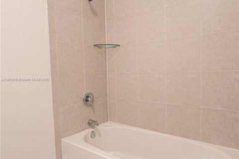 Touwnhouse à vendre à Miami, Floride: 4 chambres, 169.08 m2 № 1848381 - photo 29