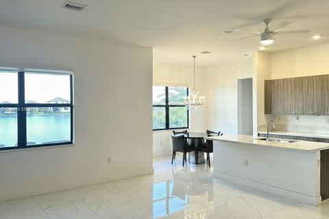 Купить виллу или дом в Мирамар, Флорида 5 спален, 314.1м2, № 1968603 - фото 23