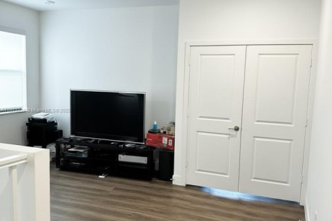 Купить виллу или дом в Мирамар, Флорида 5 спален, 314.1м2, № 1968603 - фото 11