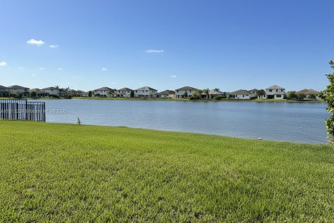 Купить виллу или дом в Мирамар, Флорида 5 спален, 314.1м2, № 1968603 - фото 16