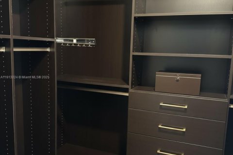 Купить виллу или дом в Мирамар, Флорида 5 спален, 314.1м2, № 1968603 - фото 9