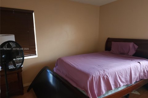 Condo in Miami, Florida, 2 bedrooms  № 1992014 - photo 17