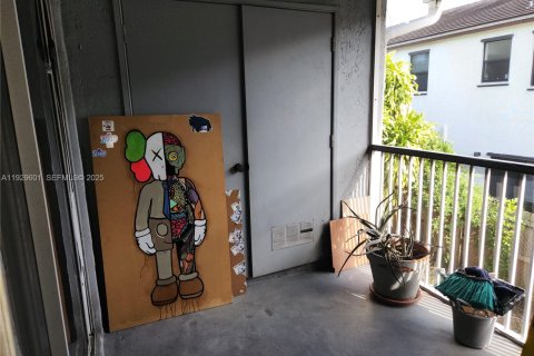 Condo in Miami, Florida, 2 bedrooms  № 1992014 - photo 25