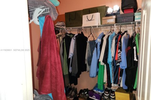 Condo in Miami, Florida, 2 bedrooms  № 1992014 - photo 24