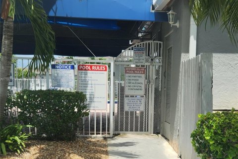 Condo in Miami, Florida, 2 bedrooms  № 1992014 - photo 26