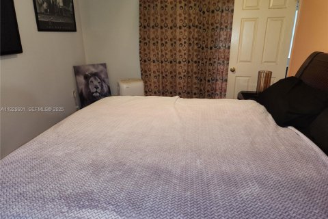 Condo in Miami, Florida, 2 bedrooms  № 1992014 - photo 20