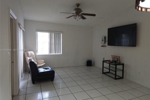 Condo in Miami, Florida, 2 bedrooms  № 1992014 - photo 14