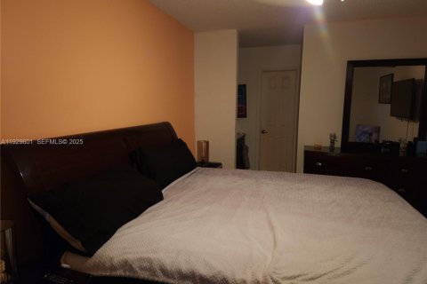 Condo in Miami, Florida, 2 bedrooms  № 1992014 - photo 21