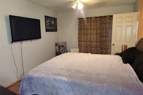 Condo in Miami, Florida, 2 bedrooms  № 1992014 - photo 19