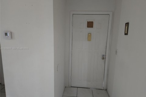 Condo in Miami, Florida, 2 bedrooms  № 1992014 - photo 5