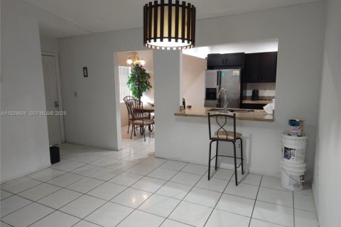 Condo in Miami, Florida, 2 bedrooms  № 1992014 - photo 6