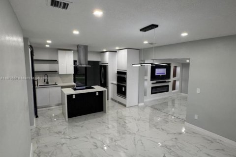 House in West Park, Florida 4 bedrooms № 1898139 - photo 7