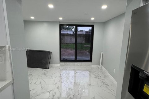 House in West Park, Florida 4 bedrooms № 1898139 - photo 10