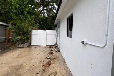 House in West Park, Florida 4 bedrooms № 1898139 - photo 30