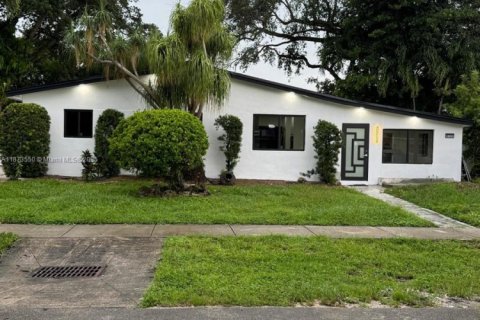 House in West Park, Florida 4 bedrooms № 1898139 - photo 2