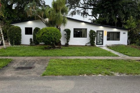 House in West Park, Florida 4 bedrooms № 1898139 - photo 1
