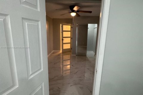 House in West Park, Florida 4 bedrooms № 1898139 - photo 20