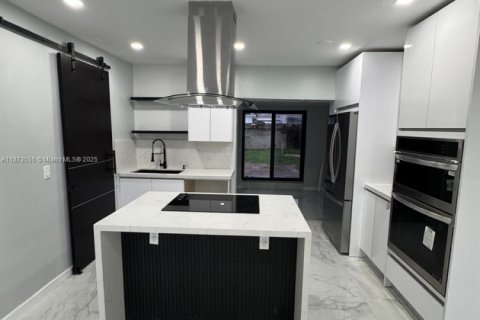 House in West Park, Florida 4 bedrooms № 1898139 - photo 6