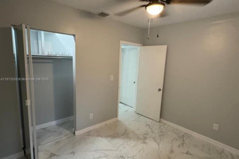 House in West Park, Florida 4 bedrooms № 1898139 - photo 25